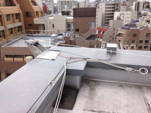 東京都心の繁華街ビル／施工困難箇所での超短工期施工